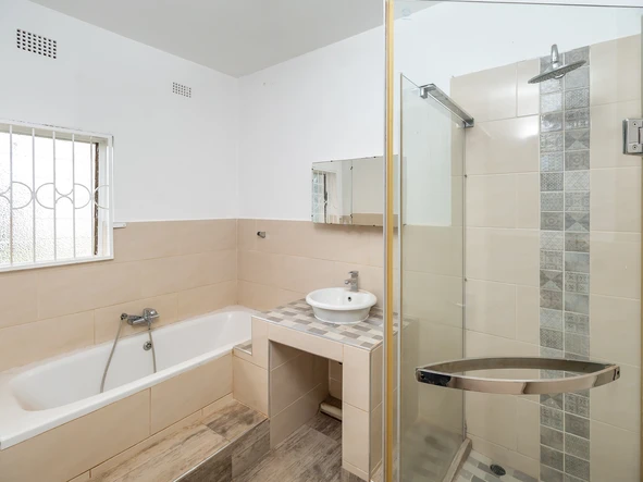 3 Bedroom Flat & Apartment