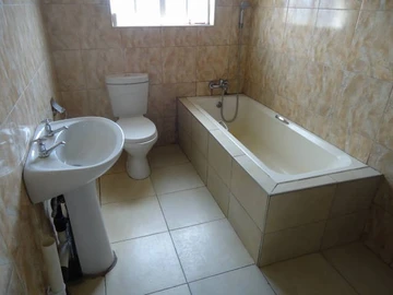 2 Bedroom Flat & Apartment
