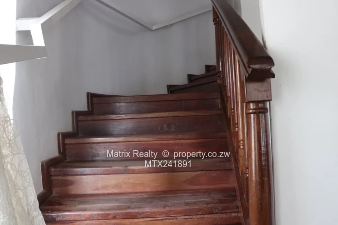 5 Bedroom Signature Residence in Helensvale