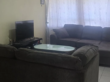 2 Bedroom Flat & Apartment