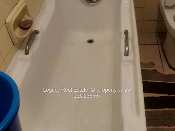 Urban Elegance: 2-Bedroom Garden Flat In Avondale