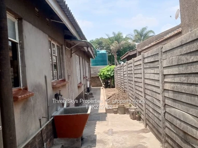 Budiriro House With Borehole