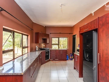 5 Bedroom Flat & Apartment