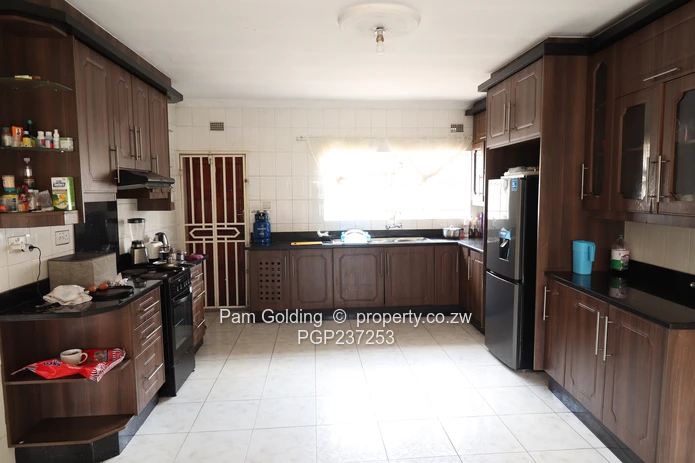 House for sale in Waterfalls/Picnic Park Area (Sole Mandate)