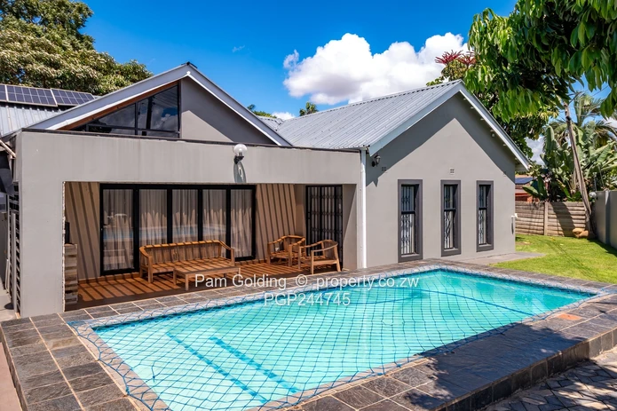 Move In Ready Compact Modern Family Home!!!! (Sole Mandate)