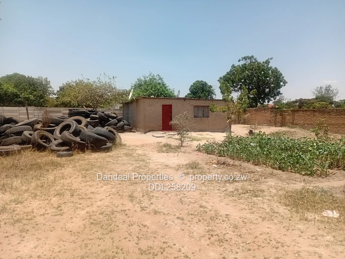 22-Bedroom Investment Compound on 4000m² — Waterfalls