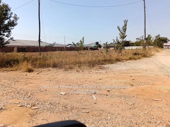 2800m² Corner Stand in Manresa on Quiet Dirt Road