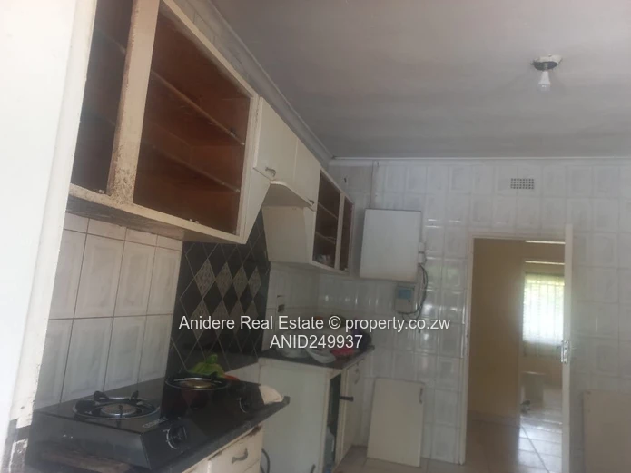 Greendale 4-Bed Home on 4395m² 