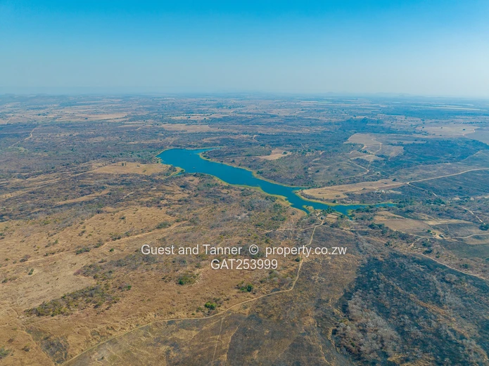 A Choice Of Two Farms - Banket / Rafingora