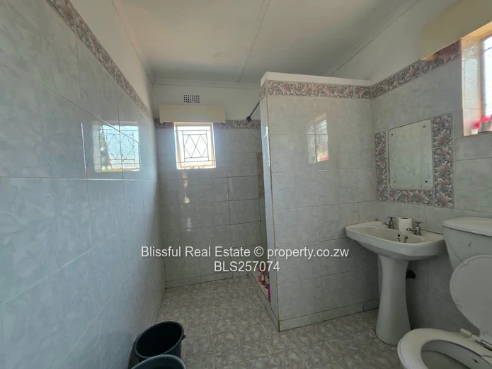 3-bedroom house for rent in Westgate