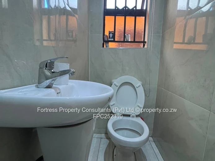  Lovely 3-Bed Cottage with Fitted Wardrobes & Borehole