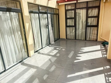 2 Bedroom Flat & Apartment