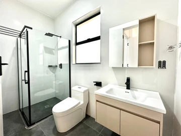 2 Bedroom Flat & Apartment