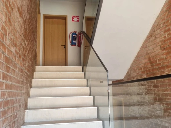 2 Bedroom Flat & Apartment