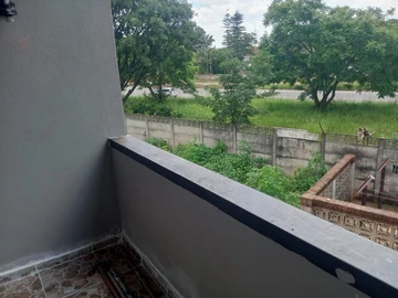 2 Bedroom Flat & Apartment