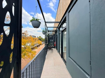 2 Bedroom Flat & Apartment