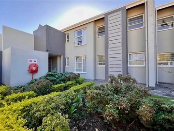 Charming 2-Bed Garden Flat with Modern Amenities in Morningside, Johannesburg