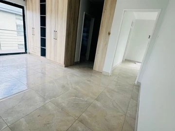 4 Bedroom Flat & Apartment