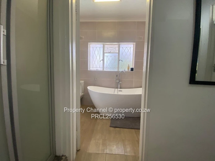 Avondale - Spacious 3-Beds Duplex Garden Flat In a Well Secured Block