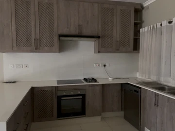 3 Bedroom Flat & Apartment