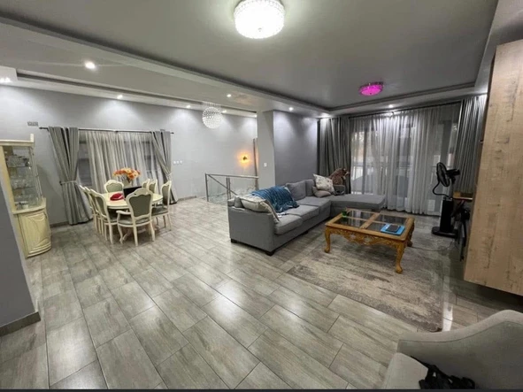 4 Bedroom Flat & Apartment