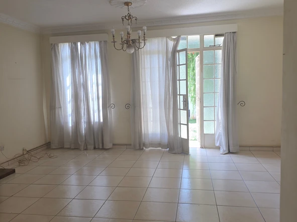 2 Bedroom Flat & Apartment