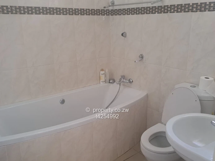 Greystone Park neat 6 bedroomed house to Rent 