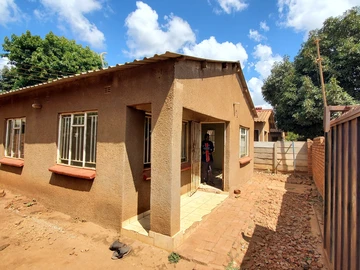 Spacious 3-Bedroom House for Sale in Dzivarasekwa Extension