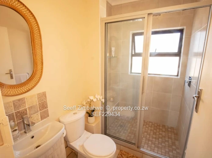 Luxurious2 Bed Flat Available  