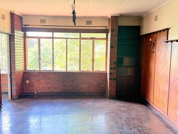 2 Bedroom Flat & Apartment