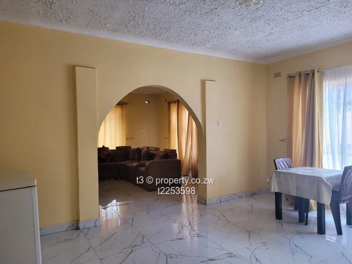 Spacious  Windsor Park Family home - with Cottage 