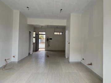 2 Bedroom Flat & Apartment