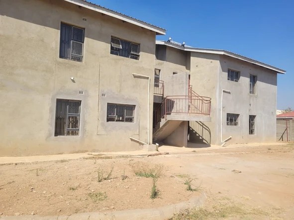 2 Bedroom Flat & Apartment