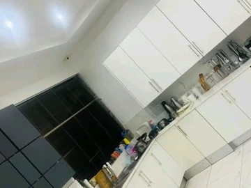 6 Bedroom House