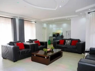 6 Bedroom House