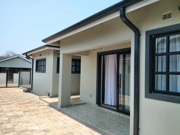 4 Bedroom Flat & Apartment