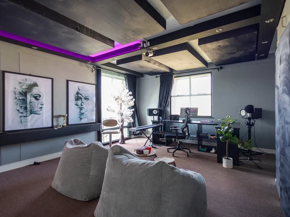 Spacious 7Th Floor Apartment - Northfields