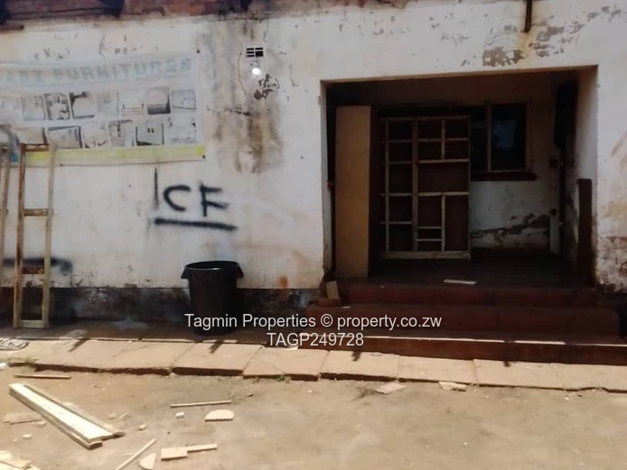 *FOR SALE: COMMERCIAL PROPERTY – TORWOOD FIRST SHOPS, KWEKWE*    *Price:* USD 30,000 Negotiable   *S