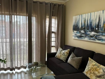 2 Bedroom Flat & Apartment