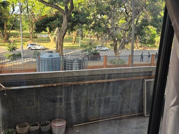 2 Bedroom Flat & Apartment