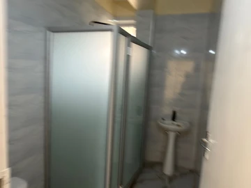 2 Bedroom Flat & Apartment