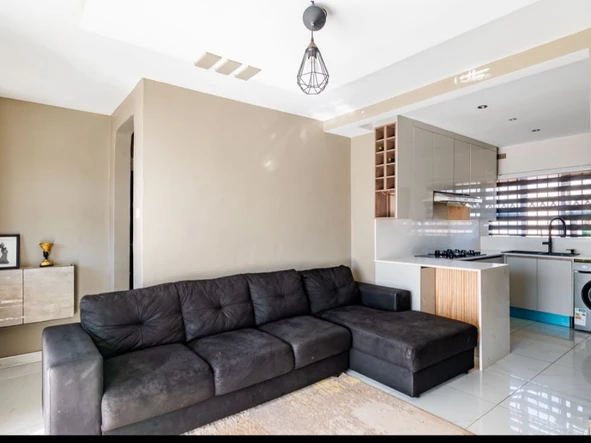 2 Bedroom Flat & Apartment
