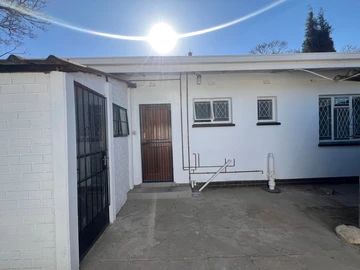 2 Bedroom Flat & Apartment