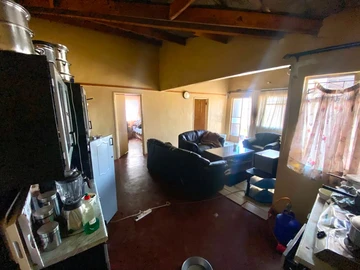 6 Bedroom House