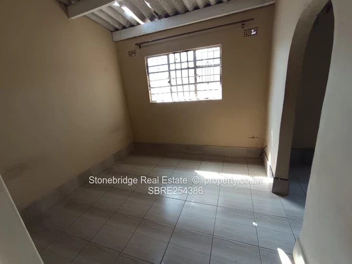 3 Bedroomed House in Lobengula West To Rent
