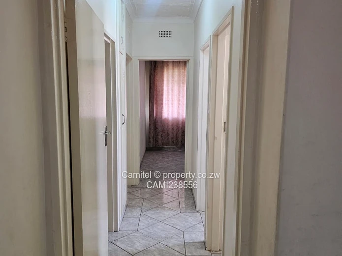 Avonlea Modern  3-Bed Home with Gourmet Kitchen & Boreholea