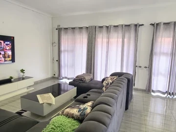 2 Bedroom Flat & Apartment