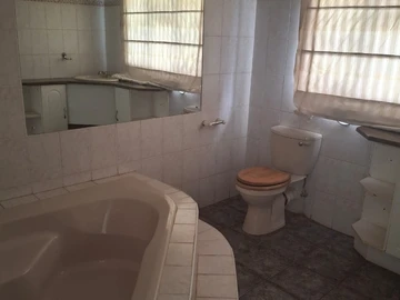3 Bedroom Flat & Apartment