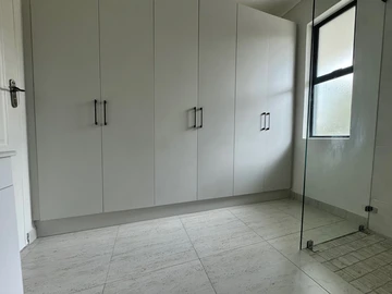 2 Bedroom Flat & Apartment