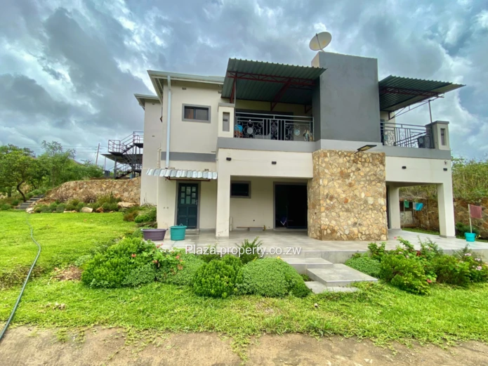 4 Bed Luxury Home in Crowhill Views!